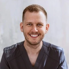 Dr n. med. Paweł Sawicki — chirurg szczękowo-twarzowy