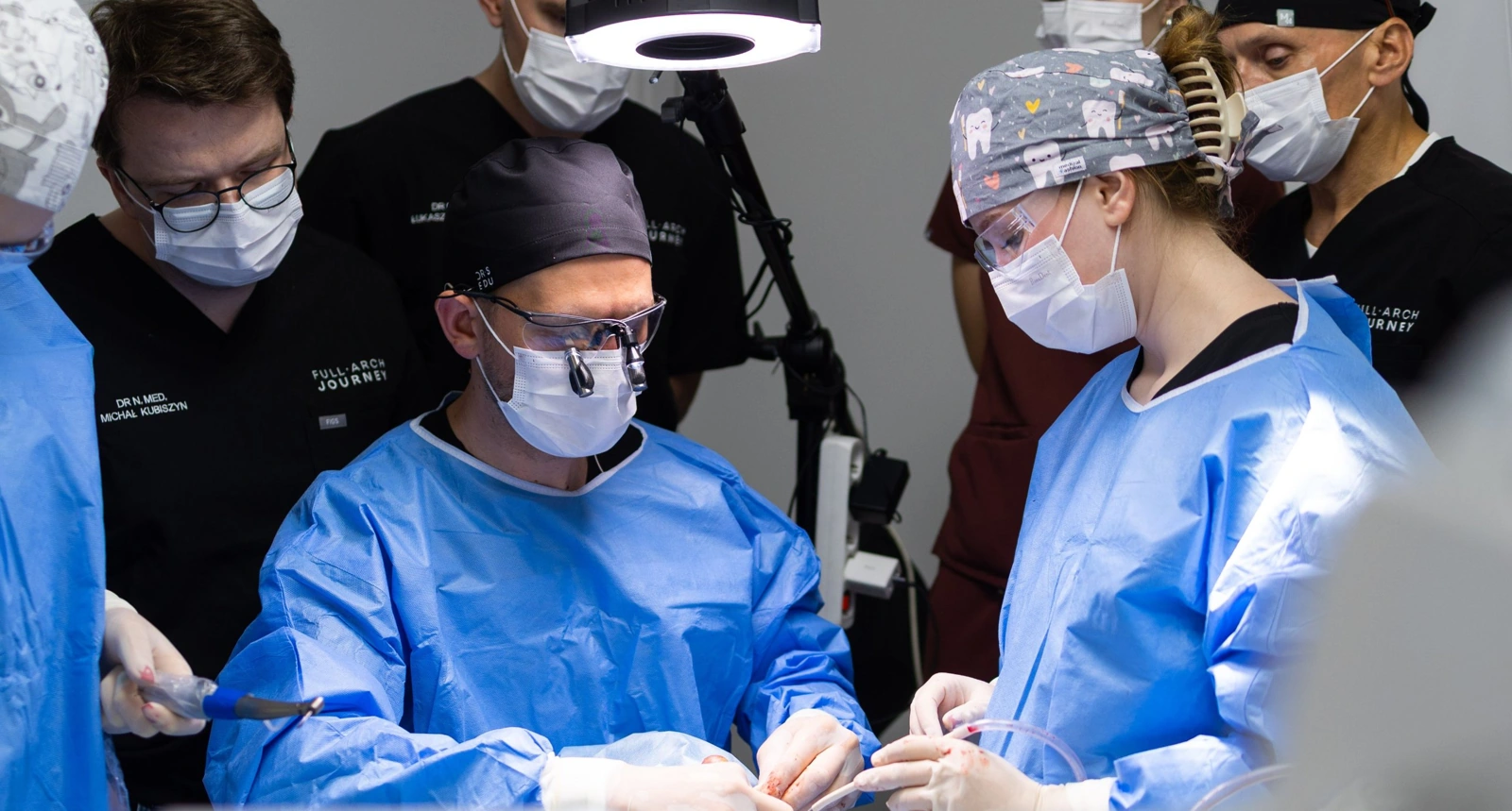 Szkolenie implantologiczne All-on-X — kurs z praktyką live surgery, dr Paweł Sawicki